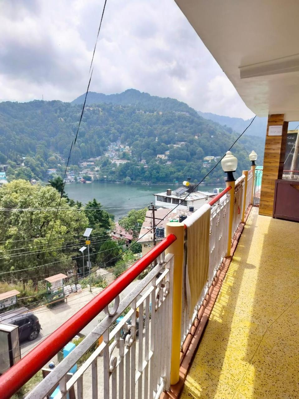 Hotel Surya Lake View ナイニタール エクステリア 写真